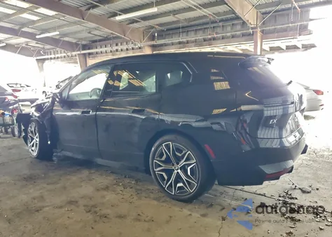 2025 BMW Ix xDrive50 z USA, uszkodzony, nr VIN WB523CF01SCU14121